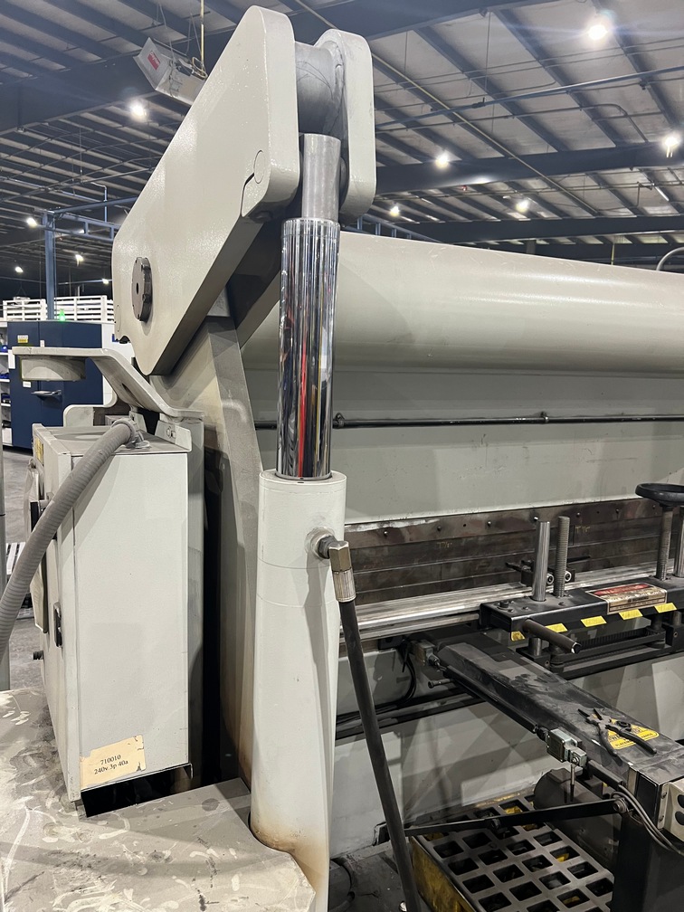 100 Ton Accurpress 11